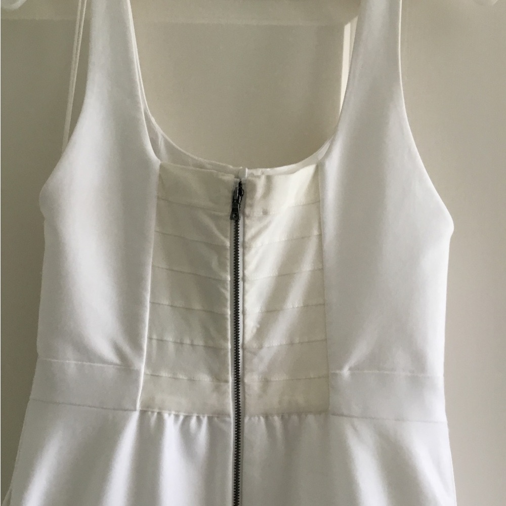 Alice and Olivia Diana sleeveless structured midi dress - Picture 5 of 10